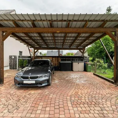 # Zentral & Ruhig Fuer Paare, Familien & Gruppen בית נופש