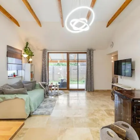 # Zentral & Ruhig Fuer Paare, Familien & Gruppen *